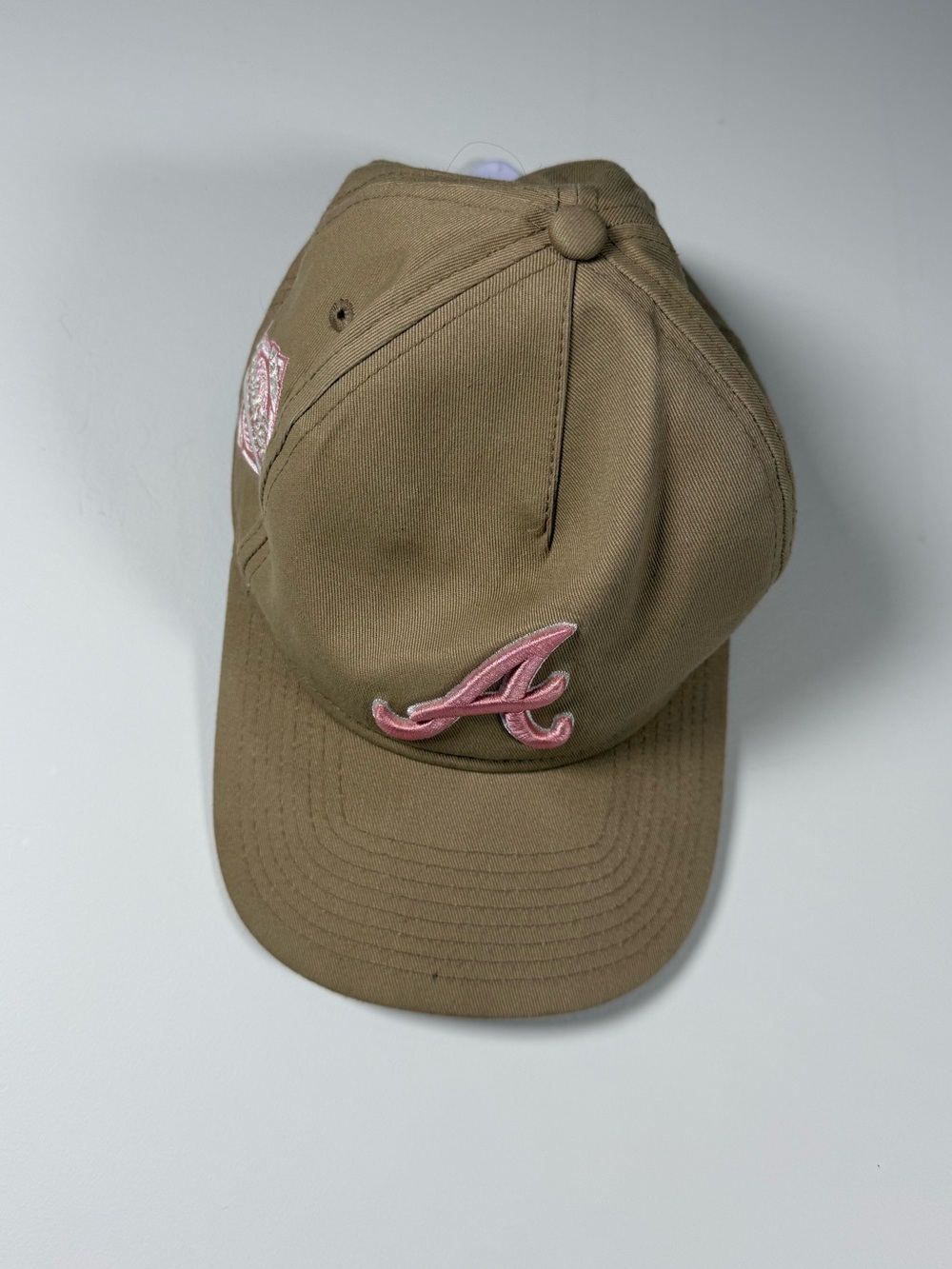 MLB | Atlanta Braves Embroidered Pink & Tan Hat